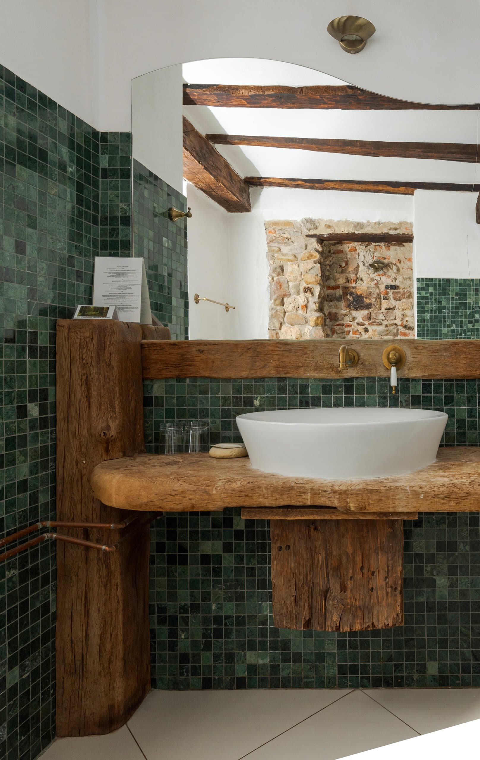 Hut in the Land of Woods - gallery 2