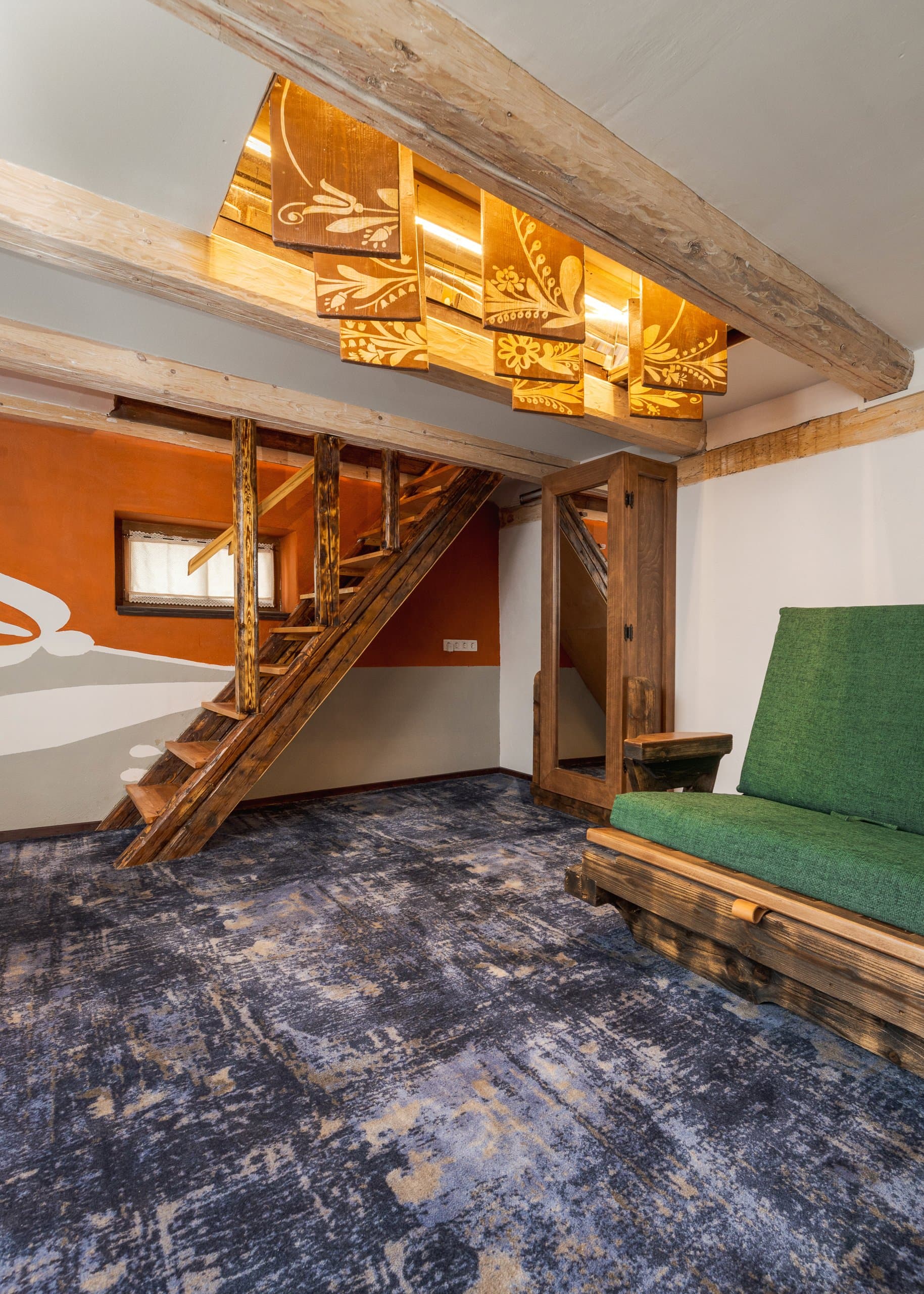 Woodpainting Studio - room interior
