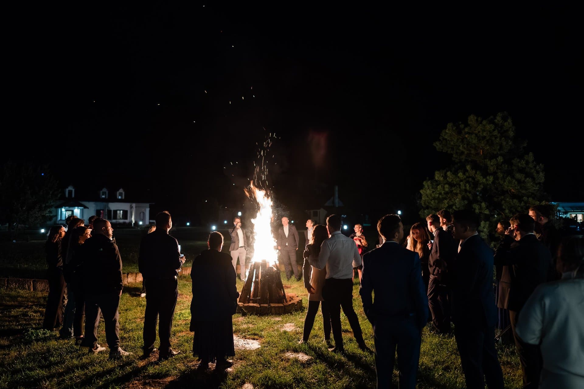 Cină Tradițională la Foc de Tabără